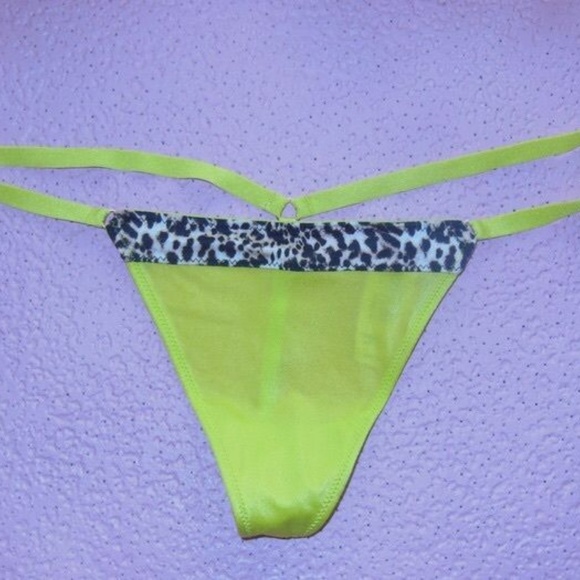 VS KNOCKOUT Push Up Balconet Bra & Thong SET - Picture 2 of 4